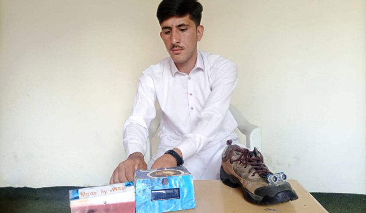 Young Pakistani inventor invents ‘smart shoes’ to help blind people